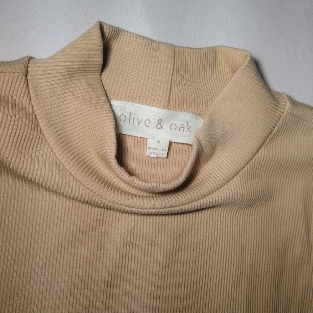 NWOT  Olive & Oak  M  beige sleeveless ribbed turtleneck